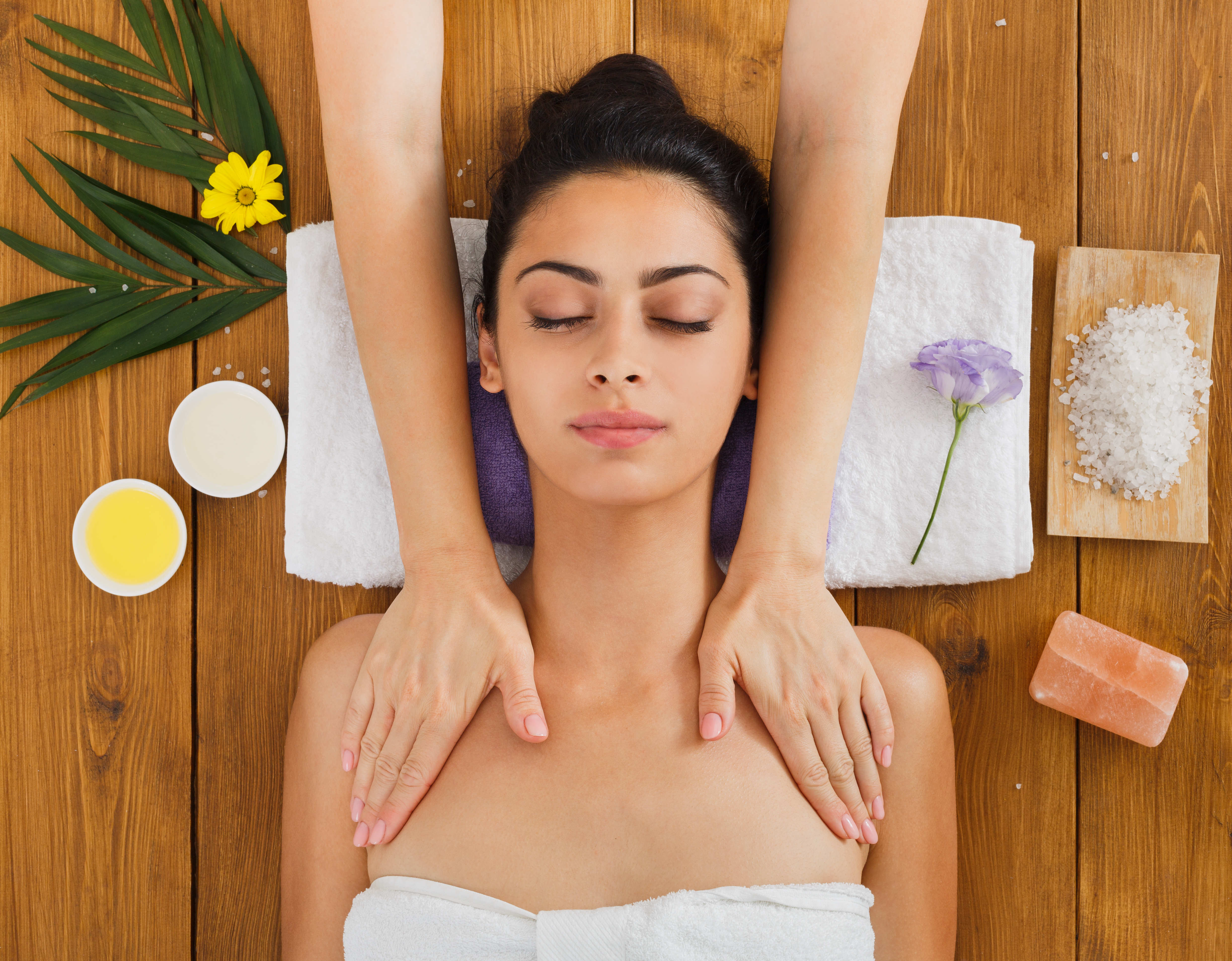 Soothing Oil Therapy for Couple Massage in Delhi